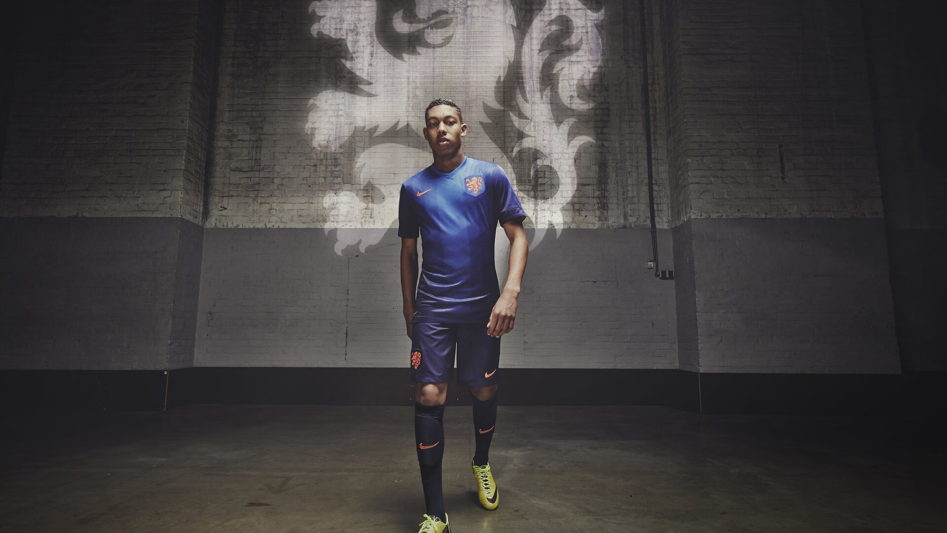 开云体育登录-年度焦点之战之夜，霍勒迪刷新纪录，篮球之魂在燃烧